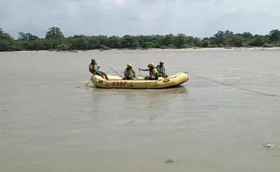 ऋषिकेश   गंगा में डूब रहे भाई को बहनों ने बचाया  खुद बह गईं