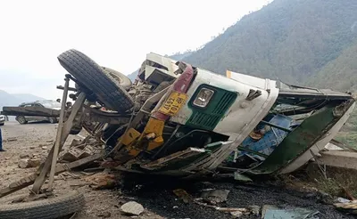 शिमला में सड़क हादसे में चार लोगों की मौत  तीन घायल
