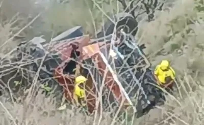 उत्तराखंड   खाई में गिरा ट्रक  चालक की मौके पर मौत  एक घायल