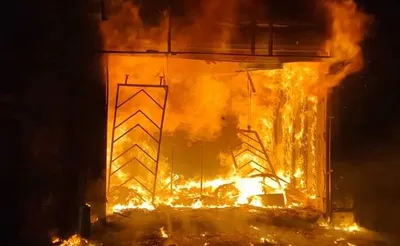 रुद्रपुर   कपड़े की दुकान में लगी आग   लाखों का सामान जलकर खाक