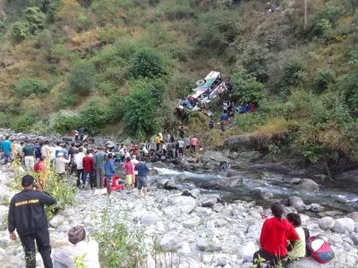 सल्ट बस हादसा अपडेट   अब तक 36 यात्रियों की मौत  नदी में बिखरी हैं लाशें