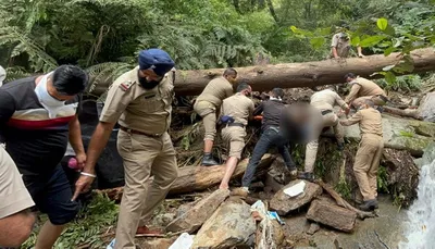 दु खद  गुमशुदा शिक्षक का शव स्कूटी समेत बरसाती नाले में मिला