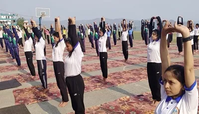 अंतर्राष्ट्रीय योग दिवस  अल्मोड़ा में योगाभ्यास  एक माह के योग अभियान का श्रीगणेश