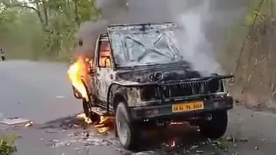 ramnagar    जंगल सफारी से लौट रहे पर्यटकों की जिप्सी में लगी आग  हड़कंप