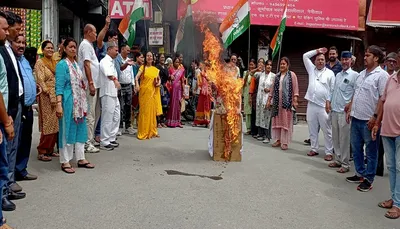 बागेश्वर में गुस्साए कांग्रेसजनों कार्यकर्ताओं ने फूंका प्रदेश सरकार का पुतला