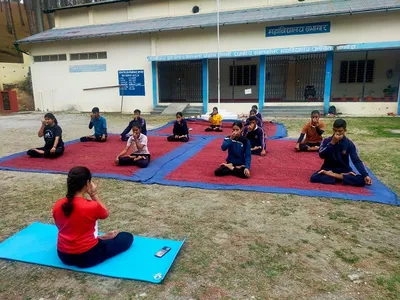 रानीखेत   प्राचार्य ने छात्र—छात्राओं को किया योग के प्रति जागरुक