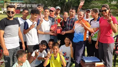 अल्मोड़ा  दोनों वर्गों के फाइनल मैचों में शारदा प​ब्लिक स्कूल की टीमों का दबदबा