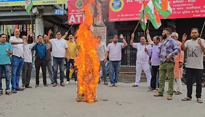 बागेश्वर  कांग्रेस ने भाजपा सांसद कंगना का पुतला फूंका