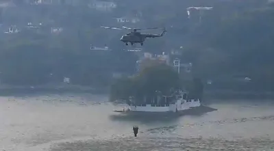 नैनीताल   जंगलों में लगी भीषण आग  बुझाने में जुटे सेना के हेलीकॉप्टर