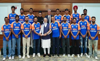 पीएम मोदी मिले टी 20 विश्वकप विजेता टीम से  bcci अधिकारियों ने भेंट की जर्सी