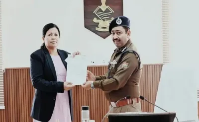 हल्द्वानी   पुलिसकर्मी हेमा ऐठानी को डीजीपी ने किया सम्मानित