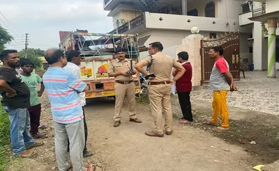 हल्द्वानी ब्रेकिंग   फरार मुकेश बोरा के पैतृक समेत दो घरों की कुर्की