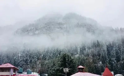uttarakhand   पहाड़ों में बर्फबारी  मैदानी इलाकों में घने कोहरे का अलर्ट