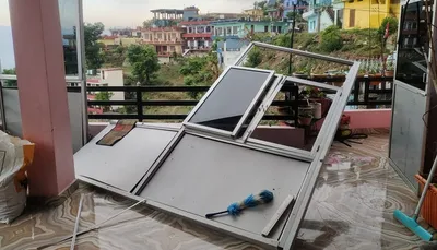 अल्मोड़ा  दुगालखोला में मकान की पार्टिशन दीवार गिरी  शीशे टूटे