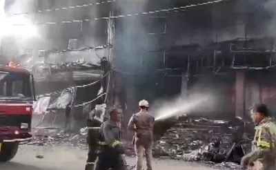 up news   इलेक्ट्रॉनिक शोरूम में लगी आग  5 लोगों की जलकर मौत