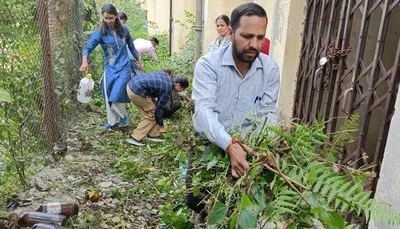 अल्मोड़ा  एसएसजे परिसर में दो विभागों ने आसपास की सफाई