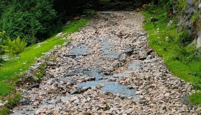 बागेश्वर  लगातार बारिश ने बढ़ाई मुश्किलें  जिले में 11 सड़कें बंद