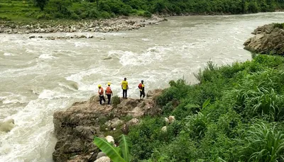 बागेश्वर  नदी में बहे किशोर का पता नहीं चला  खोजबीन जारी