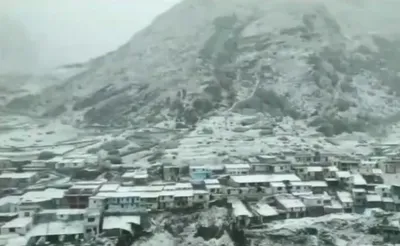 uttarakhand   पहाड़ से मैदान तक बदला मौसम का मिजाज  बद्रीनाथ में बर्फबारी